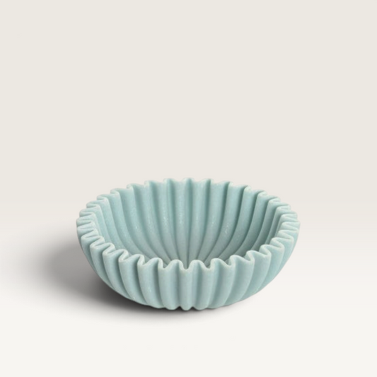 Centro de mesa Garu de Vintage Industrial en cemento color verde agua con diseño estriado y forma circular minimalista